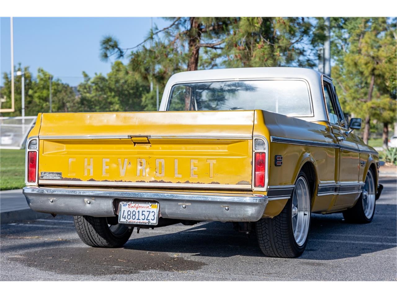 Chevrolet-C10-1972-White-and-Ochre-Black-and-gray-10