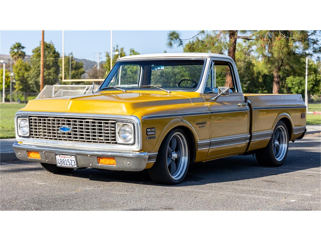 Chevrolet-C10-1972-White-and-Ochre-Black-and-gray-11