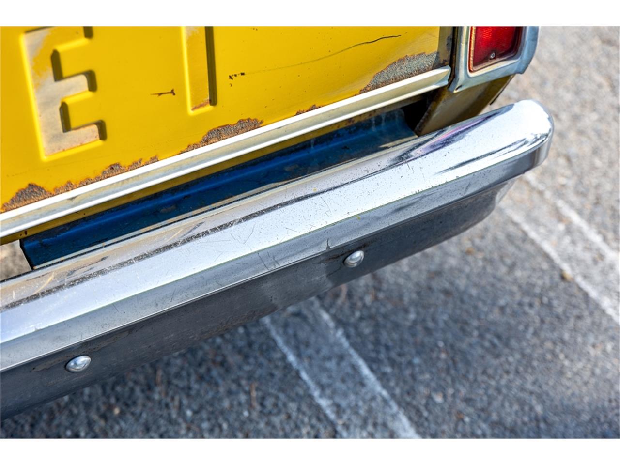 Chevrolet-C10-1972-White-and-Ochre-Black-and-gray-13