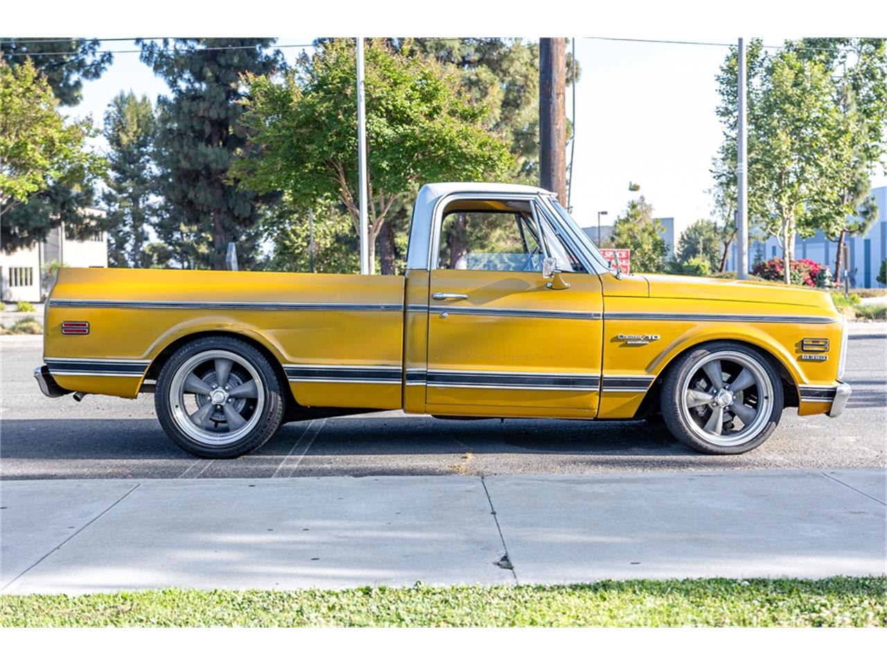 Chevrolet-C10-1972-White-and-Ochre-Black-and-gray-14