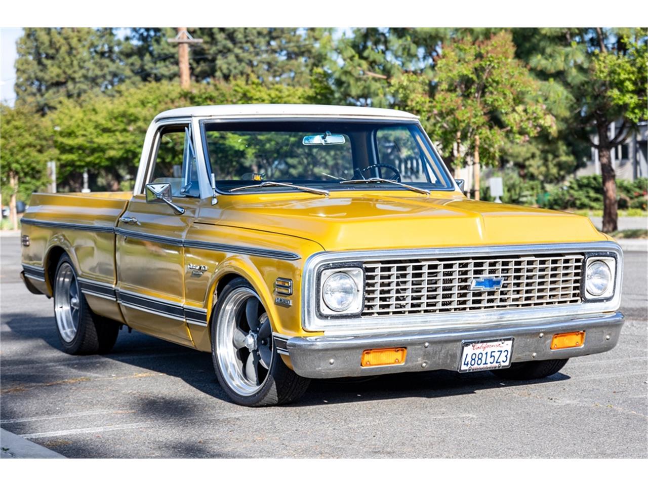 Chevrolet-C10-1972-White-and-Ochre-Black-and-gray-15