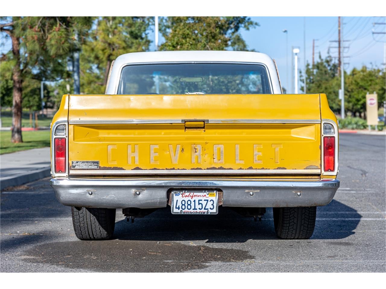 Chevrolet-C10-1972-White-and-Ochre-Black-and-gray-17
