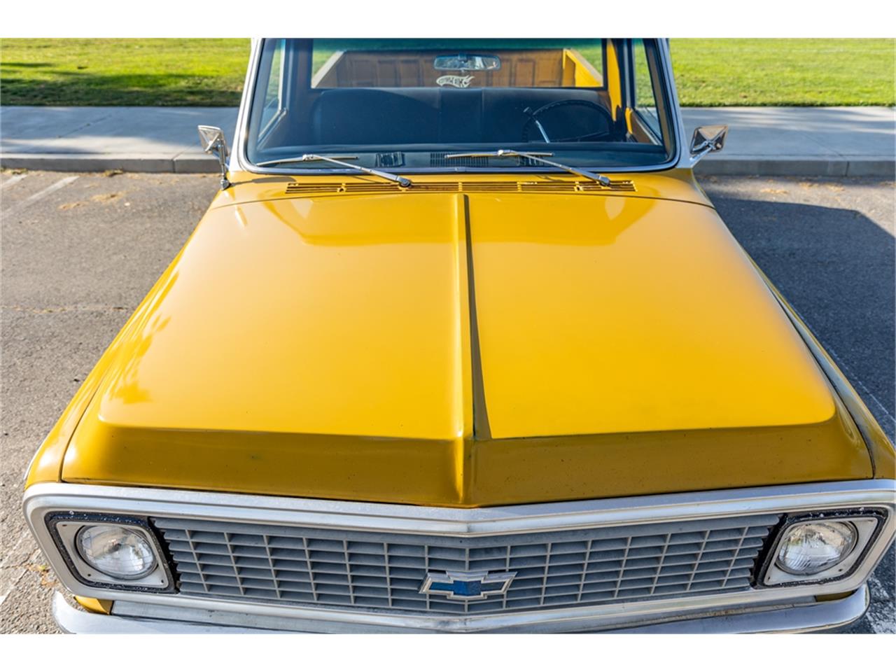 Chevrolet-C10-1972-White-and-Ochre-Black-and-gray-18