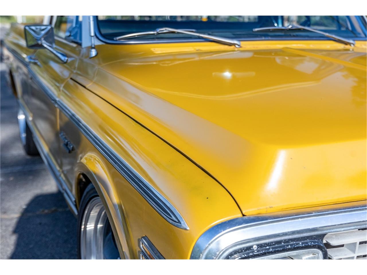 Chevrolet-C10-1972-White-and-Ochre-Black-and-gray-19
