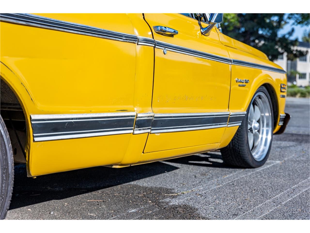 Chevrolet-C10-1972-White-and-Ochre-Black-and-gray-2