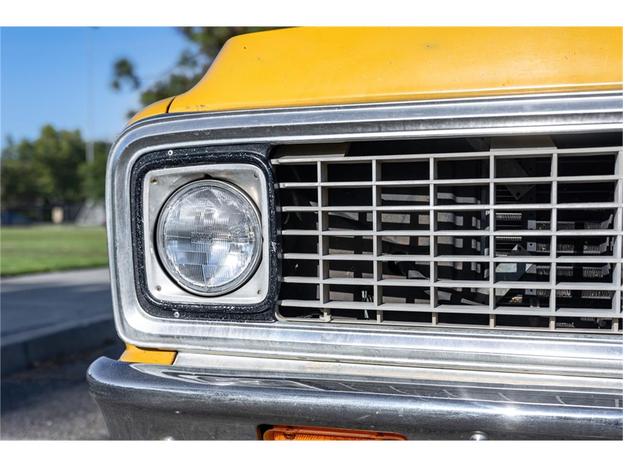 Chevrolet-C10-1972-White-and-Ochre-Black-and-gray-20