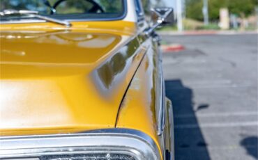 Chevrolet-C10-1972-White-and-Ochre-Black-and-gray-23