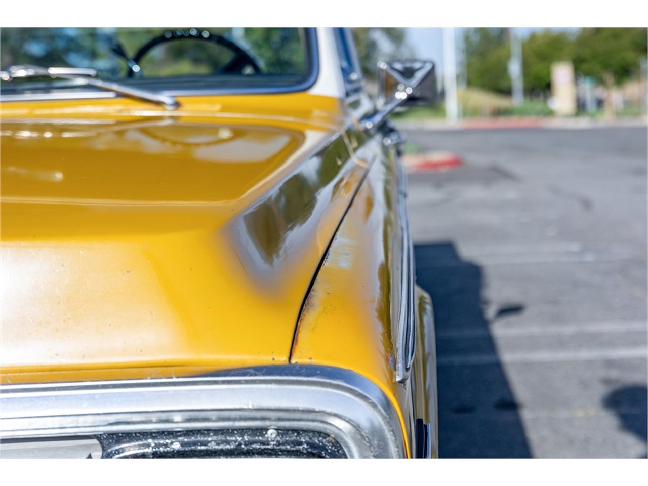 Chevrolet-C10-1972-White-and-Ochre-Black-and-gray-23