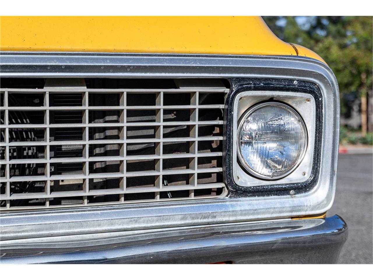 Chevrolet-C10-1972-White-and-Ochre-Black-and-gray-24