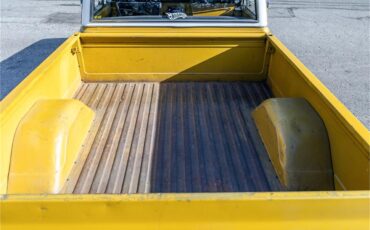 Chevrolet-C10-1972-White-and-Ochre-Black-and-gray-25