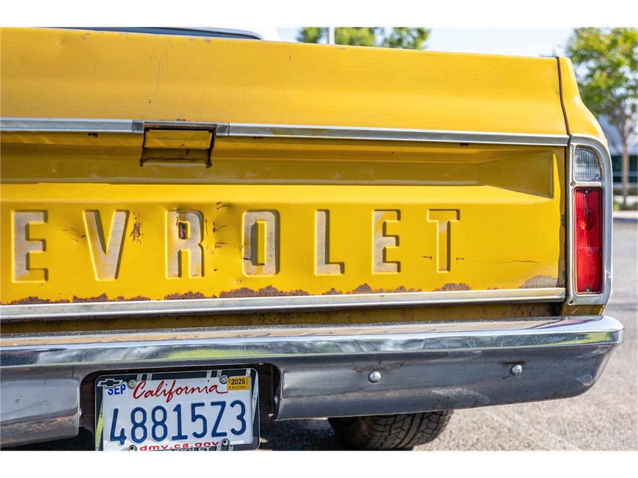 Chevrolet-C10-1972-White-and-Ochre-Black-and-gray-28