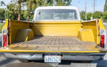 Chevrolet-C10-1972-White-and-Ochre-Black-and-gray-30