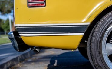Chevrolet-C10-1972-White-and-Ochre-Black-and-gray-31
