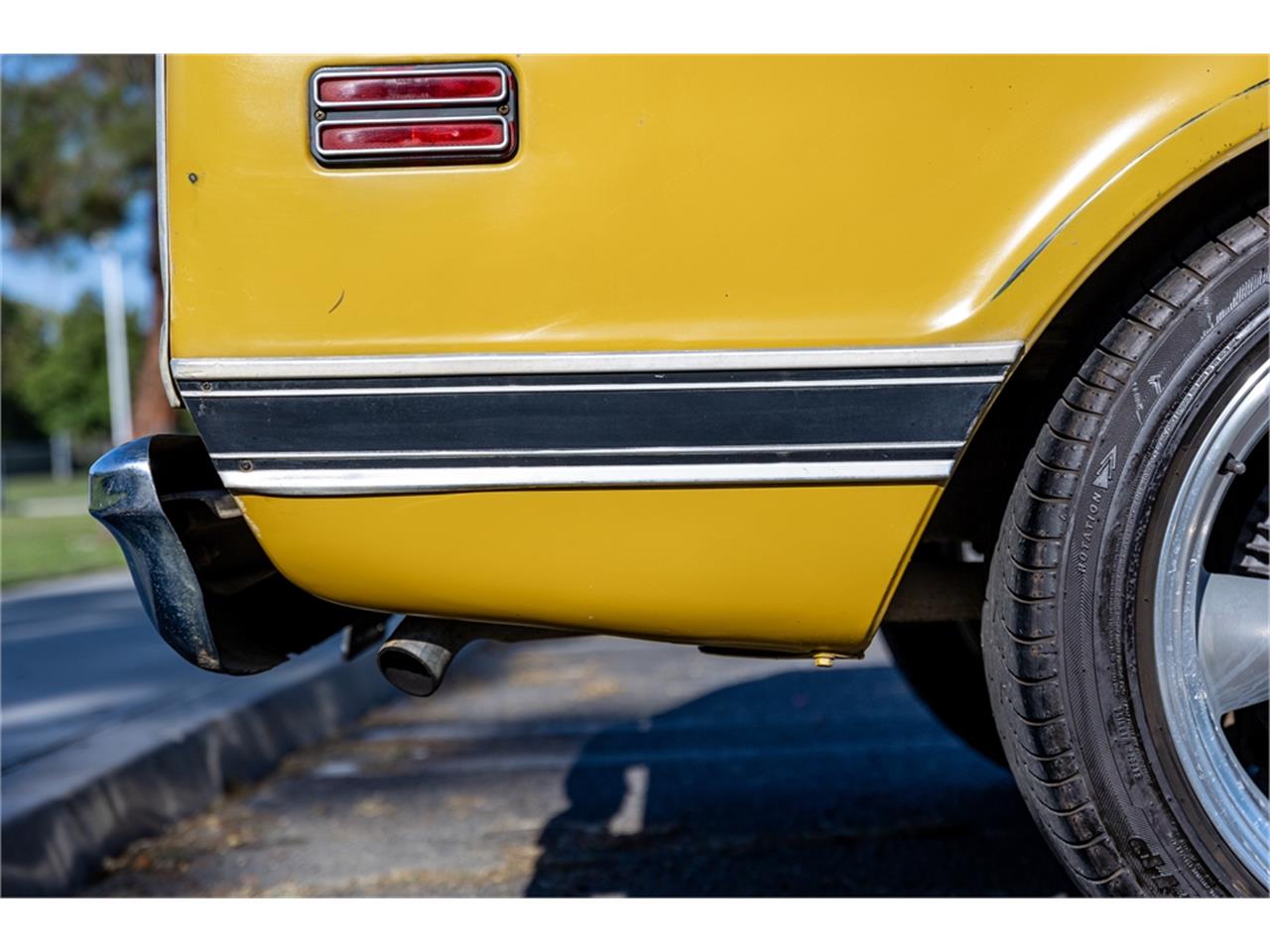Chevrolet-C10-1972-White-and-Ochre-Black-and-gray-31