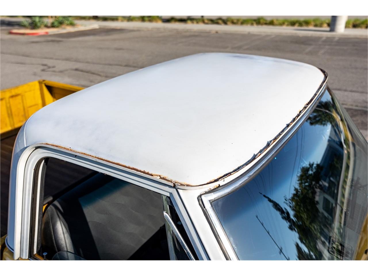 Chevrolet-C10-1972-White-and-Ochre-Black-and-gray-33