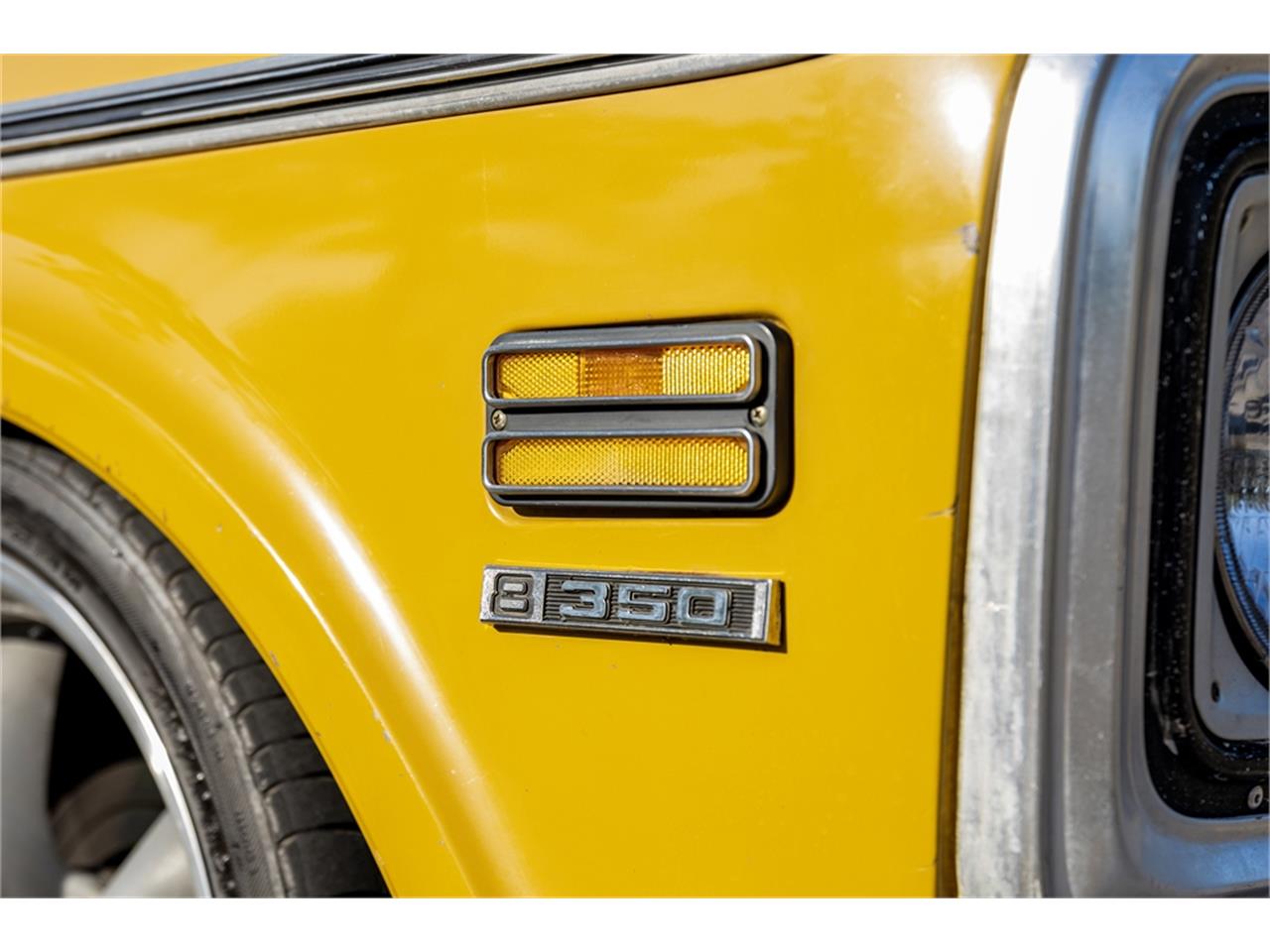 Chevrolet-C10-1972-White-and-Ochre-Black-and-gray-34