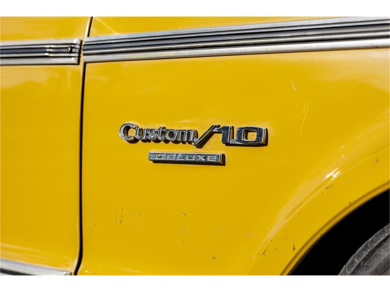 Chevrolet-C10-1972-White-and-Ochre-Black-and-gray-35