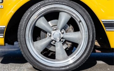 Chevrolet-C10-1972-White-and-Ochre-Black-and-gray-37