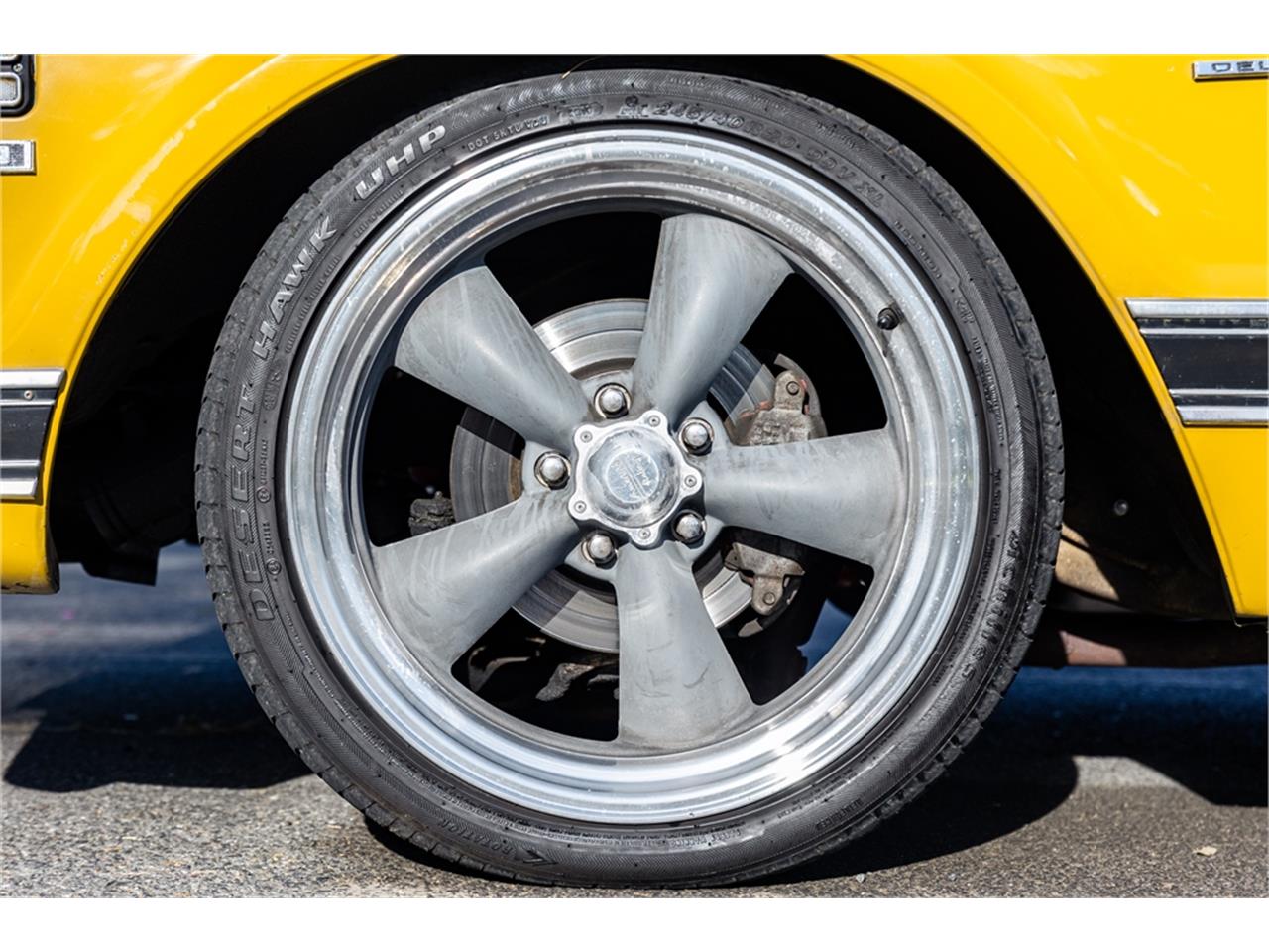 Chevrolet-C10-1972-White-and-Ochre-Black-and-gray-37
