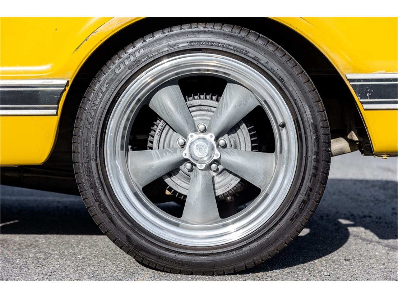 Chevrolet-C10-1972-White-and-Ochre-Black-and-gray-39