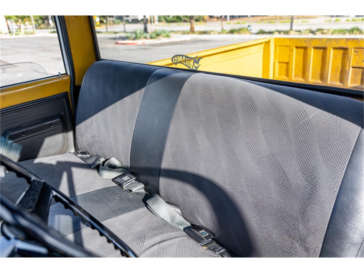 Chevrolet-C10-1972-White-and-Ochre-Black-and-gray-41