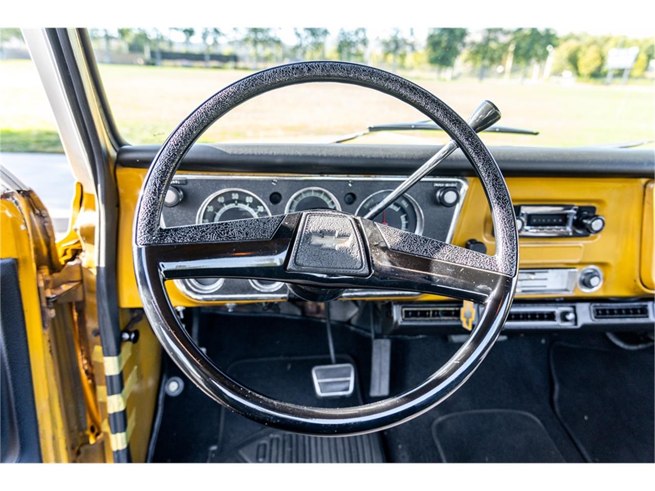 Chevrolet-C10-1972-White-and-Ochre-Black-and-gray-44