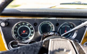 Chevrolet-C10-1972-White-and-Ochre-Black-and-gray-45
