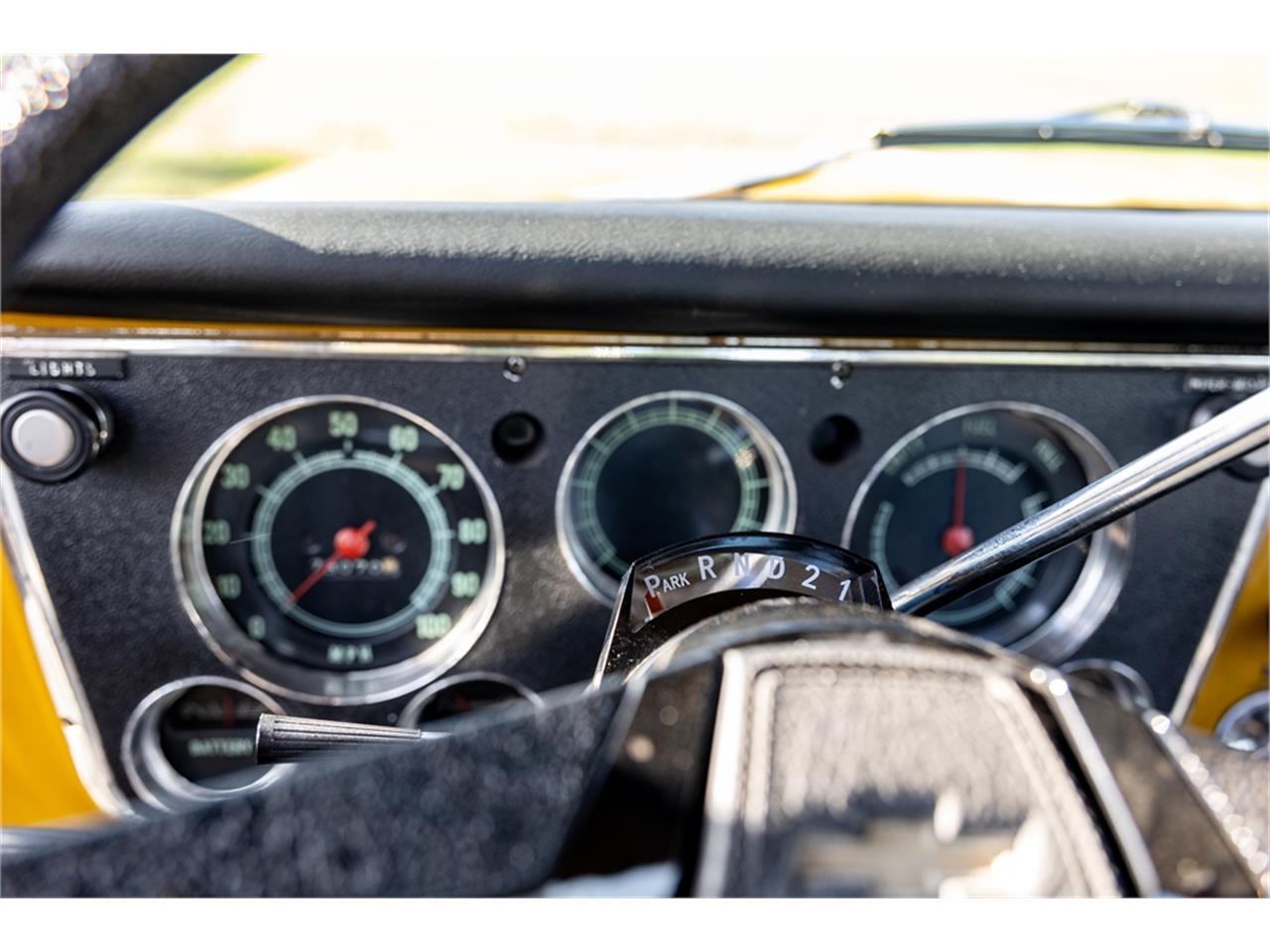 Chevrolet-C10-1972-White-and-Ochre-Black-and-gray-45