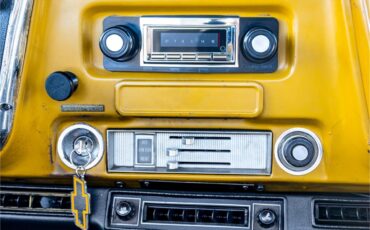 Chevrolet-C10-1972-White-and-Ochre-Black-and-gray-47