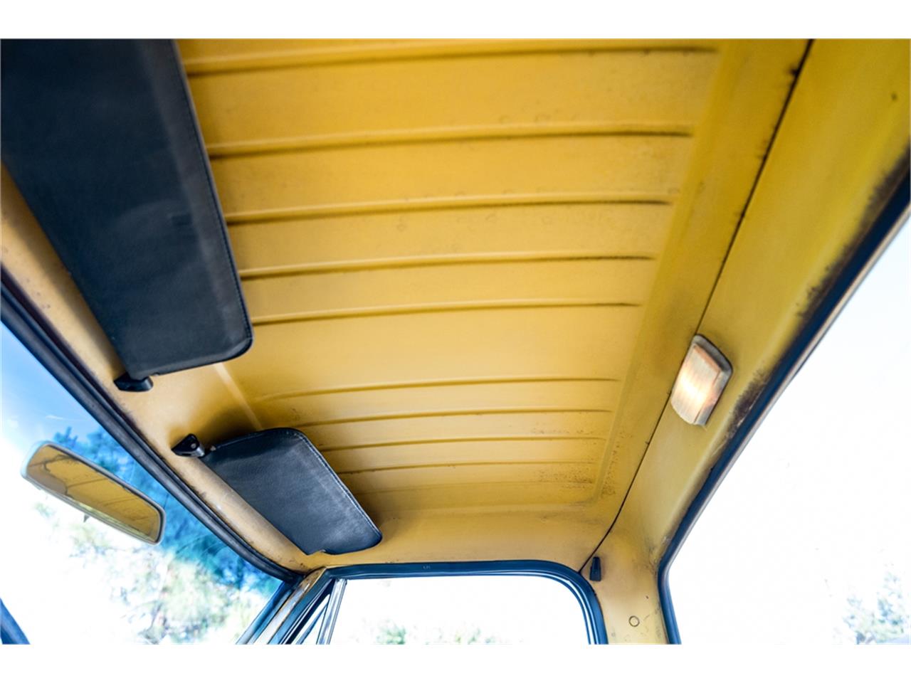 Chevrolet-C10-1972-White-and-Ochre-Black-and-gray-48