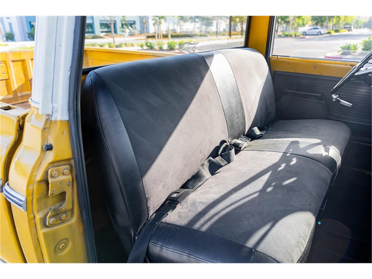 Chevrolet-C10-1972-White-and-Ochre-Black-and-gray-49