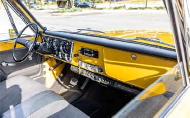 Chevrolet-C10-1972-White-and-Ochre-Black-and-gray-50