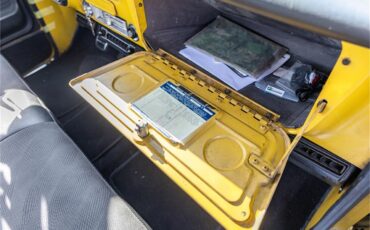 Chevrolet-C10-1972-White-and-Ochre-Black-and-gray-52