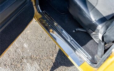 Chevrolet-C10-1972-White-and-Ochre-Black-and-gray-54