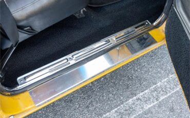 Chevrolet-C10-1972-White-and-Ochre-Black-and-gray-56