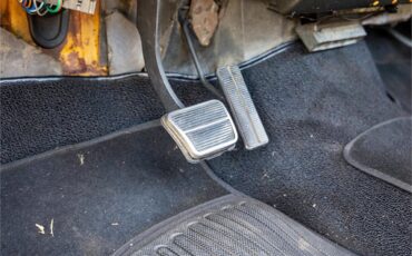 Chevrolet-C10-1972-White-and-Ochre-Black-and-gray-58