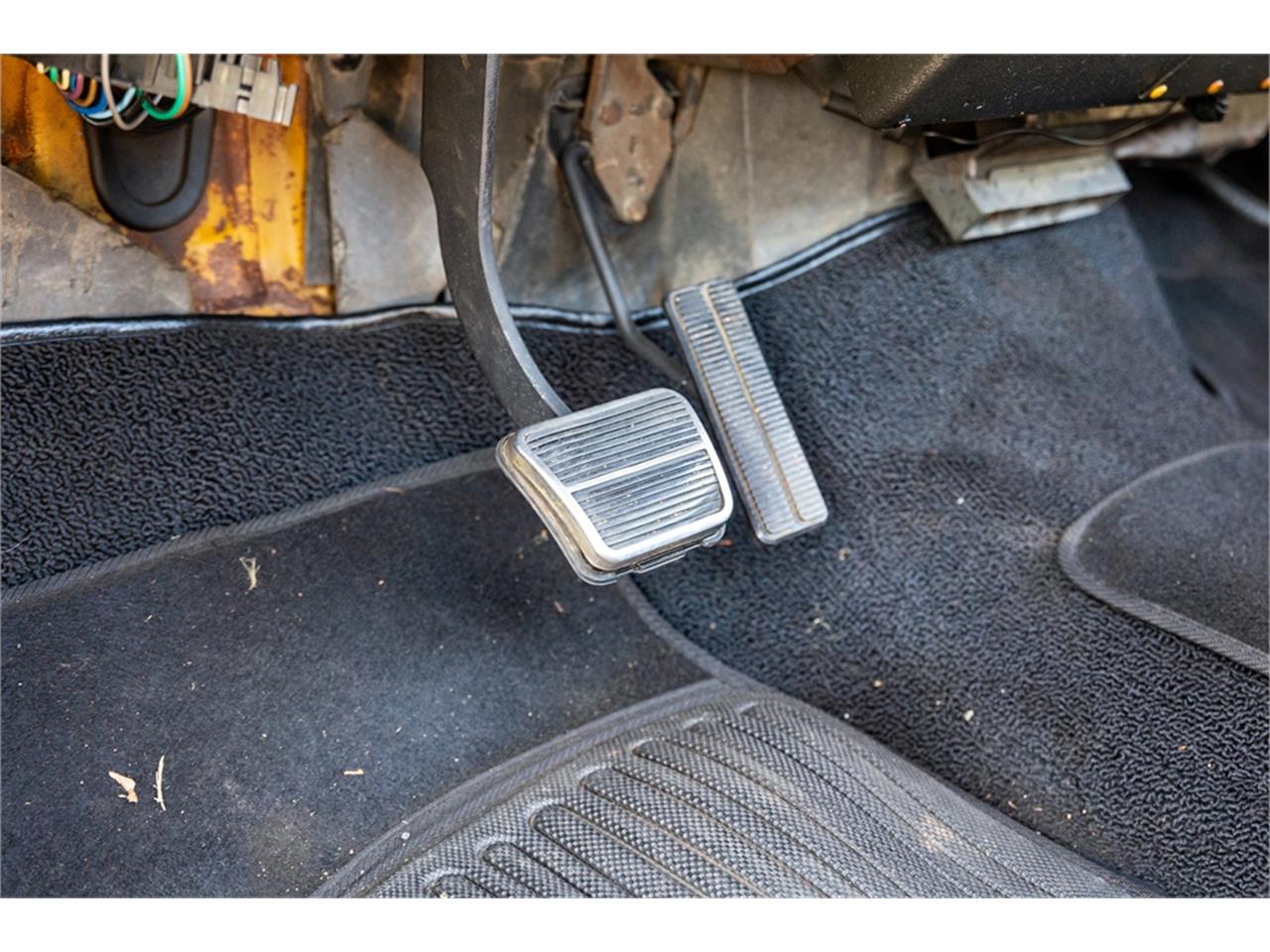 Chevrolet-C10-1972-White-and-Ochre-Black-and-gray-58
