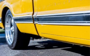 Chevrolet-C10-1972-White-and-Ochre-Black-and-gray-68