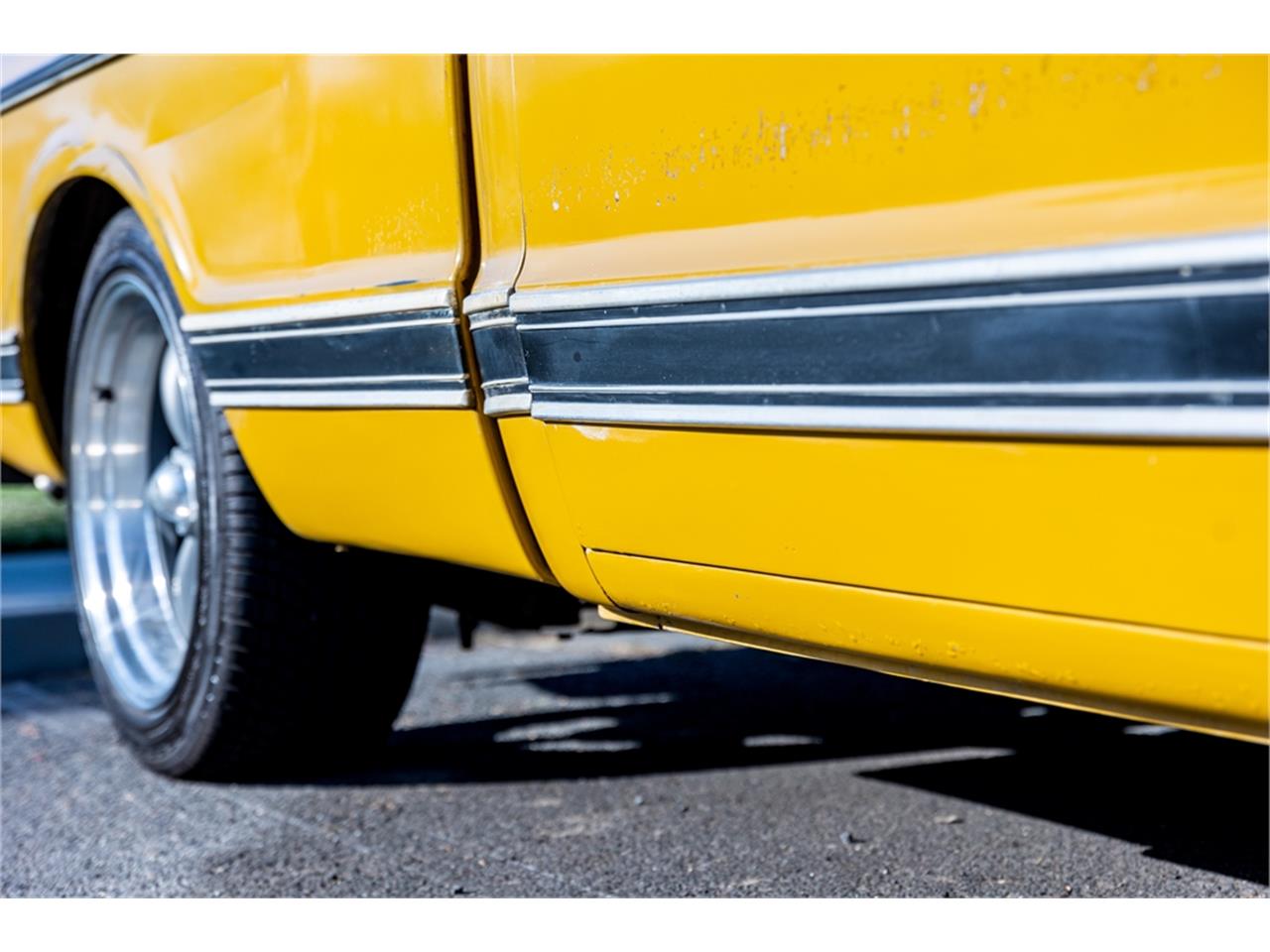 Chevrolet-C10-1972-White-and-Ochre-Black-and-gray-68