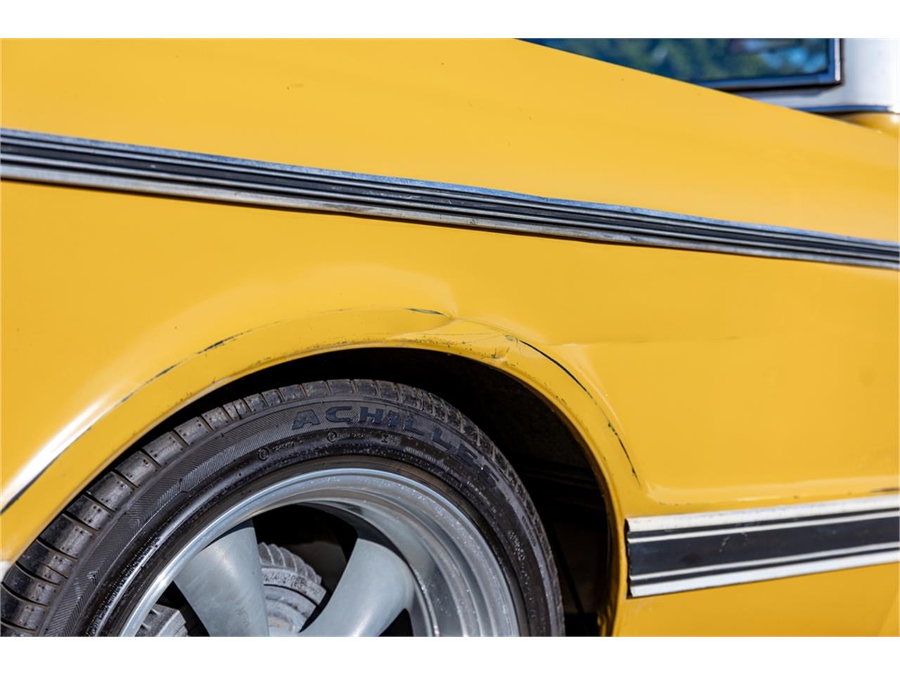 Chevrolet-C10-1972-White-and-Ochre-Black-and-gray-70
