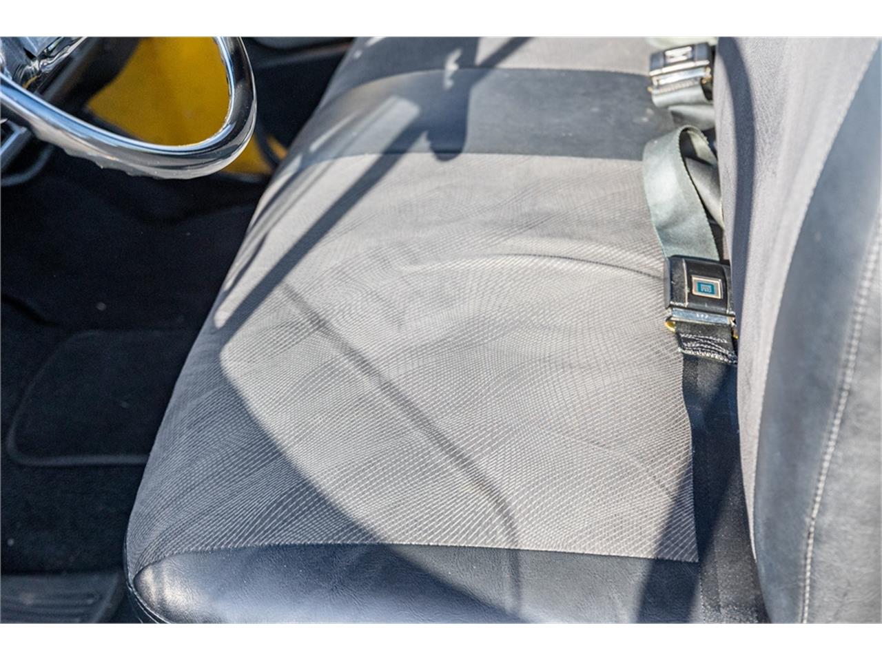 Chevrolet-C10-1972-White-and-Ochre-Black-and-gray-71