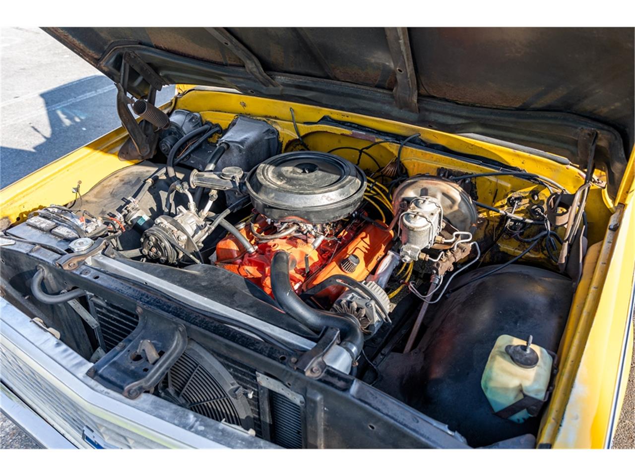 Chevrolet-C10-1972-White-and-Ochre-Black-and-gray-72