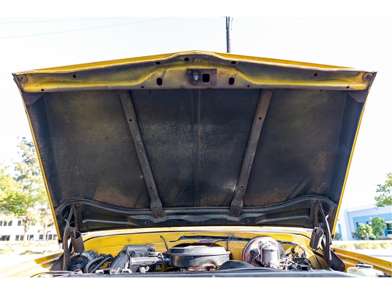 Chevrolet-C10-1972-White-and-Ochre-Black-and-gray-73