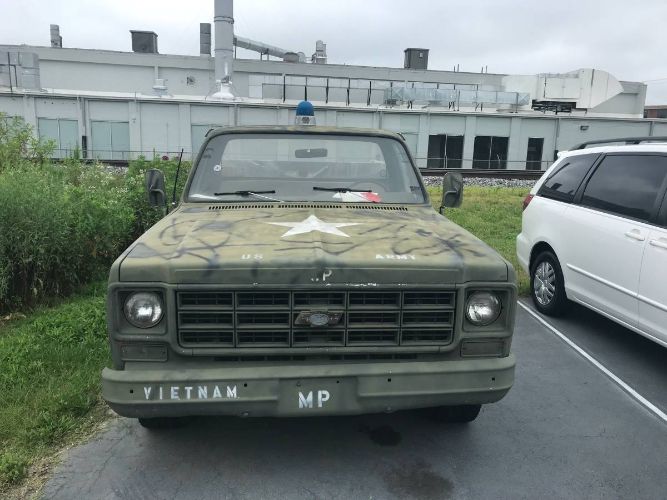 Chevrolet-C10-1977-Brown-Black-3