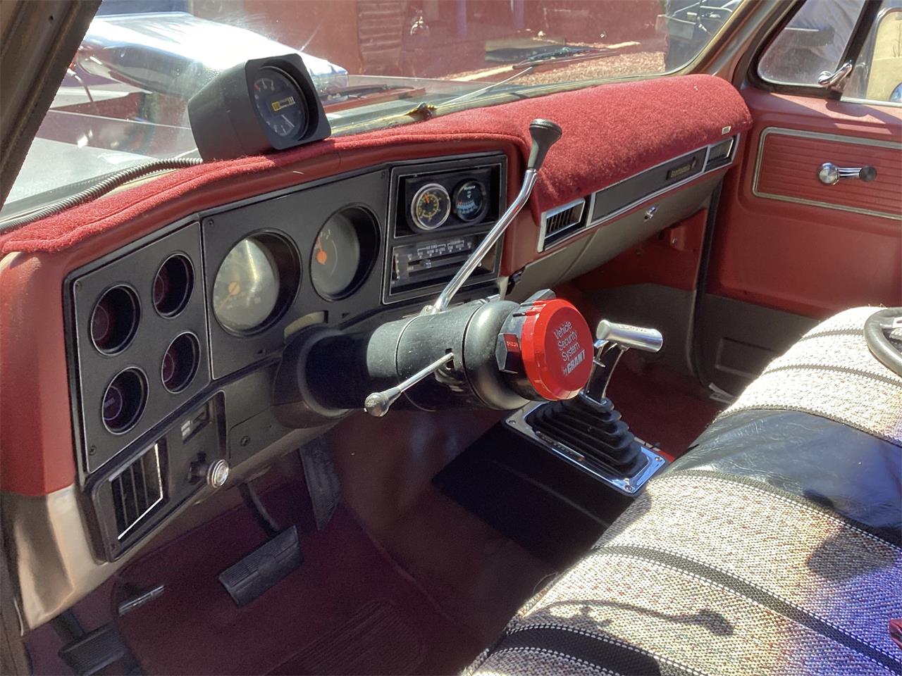 Chevrolet-C10-1978-grey-red-4