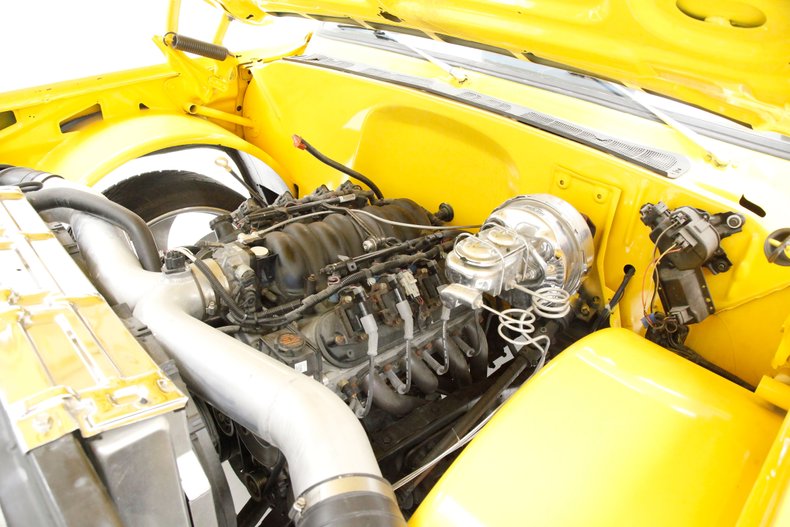Chevrolet-C10-1980-Yellow-Blue-13