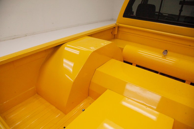 Chevrolet-C10-1980-Yellow-Blue-26