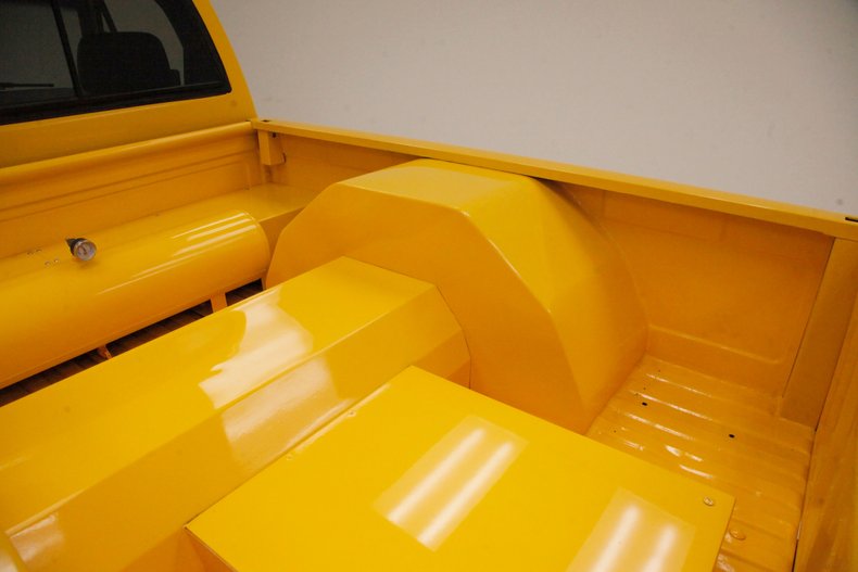 Chevrolet-C10-1980-Yellow-Blue-27