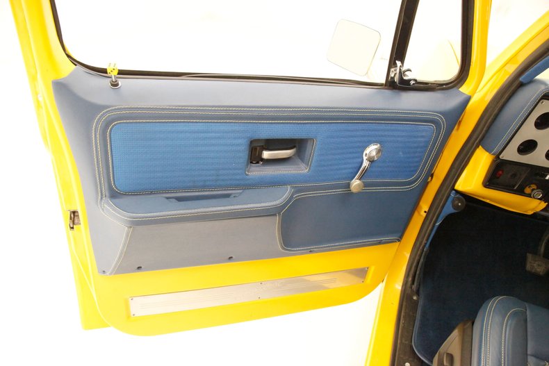 Chevrolet-C10-1980-Yellow-Blue-30