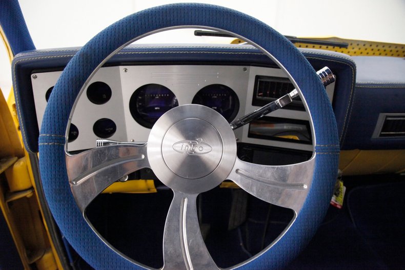 Chevrolet-C10-1980-Yellow-Blue-34